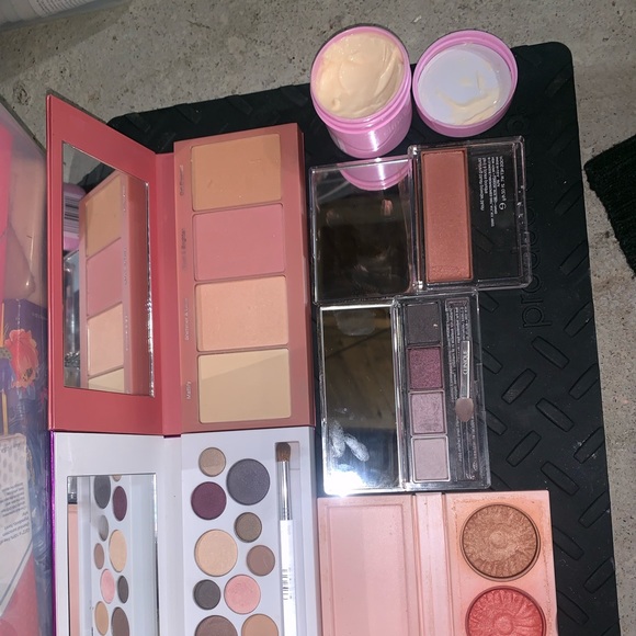 Clinique bundle!!!! - Picture 4 of 8